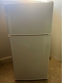 Arcticfresh 2.4 Cubic Feet Mini Fridge with Freezer
