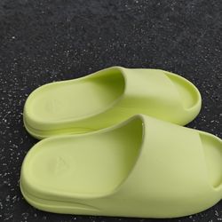 Yeezy Slides 'Glow Green' 2022