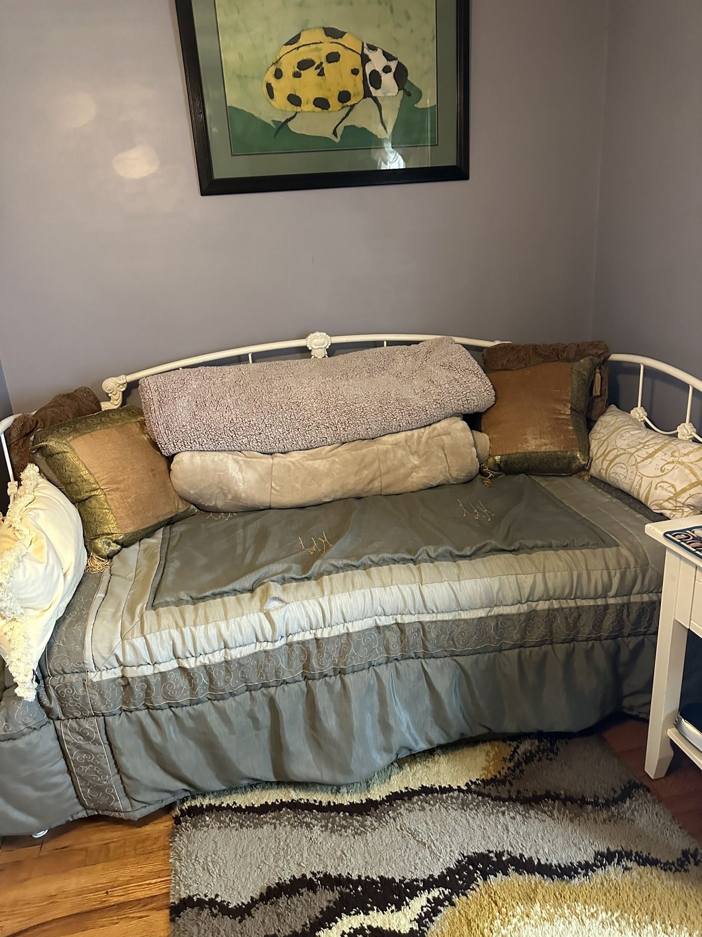 Vintage Trundle Bed.