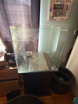 24”x24”x24” rimless Large heavy duty fish tank on pedestal 1/2” glass.  60 gallon