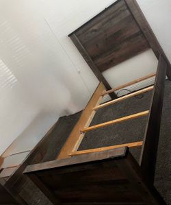 Beutiful twin bed with good mattress set