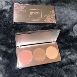 Blush Me & Glow Face Palette In Medium 