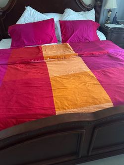 Duvet Cover with 2 matching pillow cases. Full/queen size 80” x 81” with a color-block design.  Like new