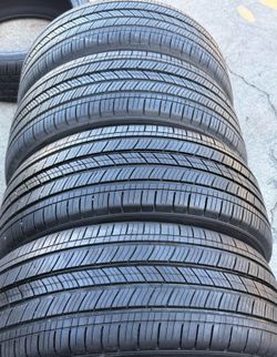 215 55 17 Michelín I'm selling this set of tires with 80% life left on all 4