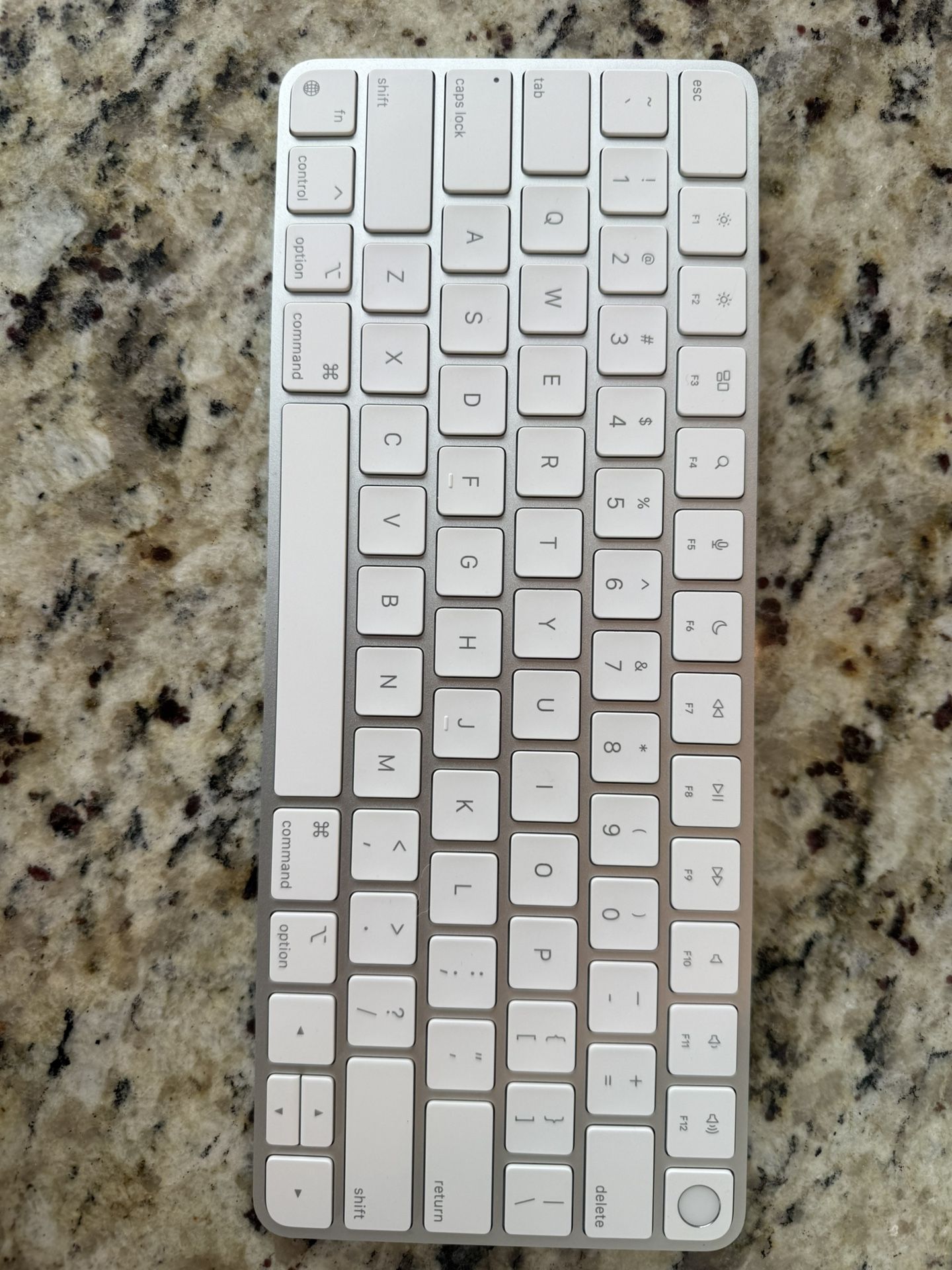 Apple Magic Keyboard with Touch ID: Wireless, Bluetooth, Rechargeable. Works with Mac Computers with Apple Silicon; US English - White Keys