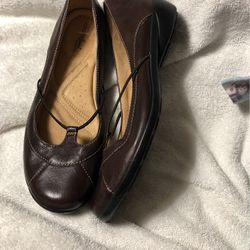 Woman’s  Dark  Brown Leather Shoes Size 10 M  NATURALIZER   