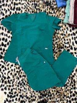 Women’s Figs Scrubs