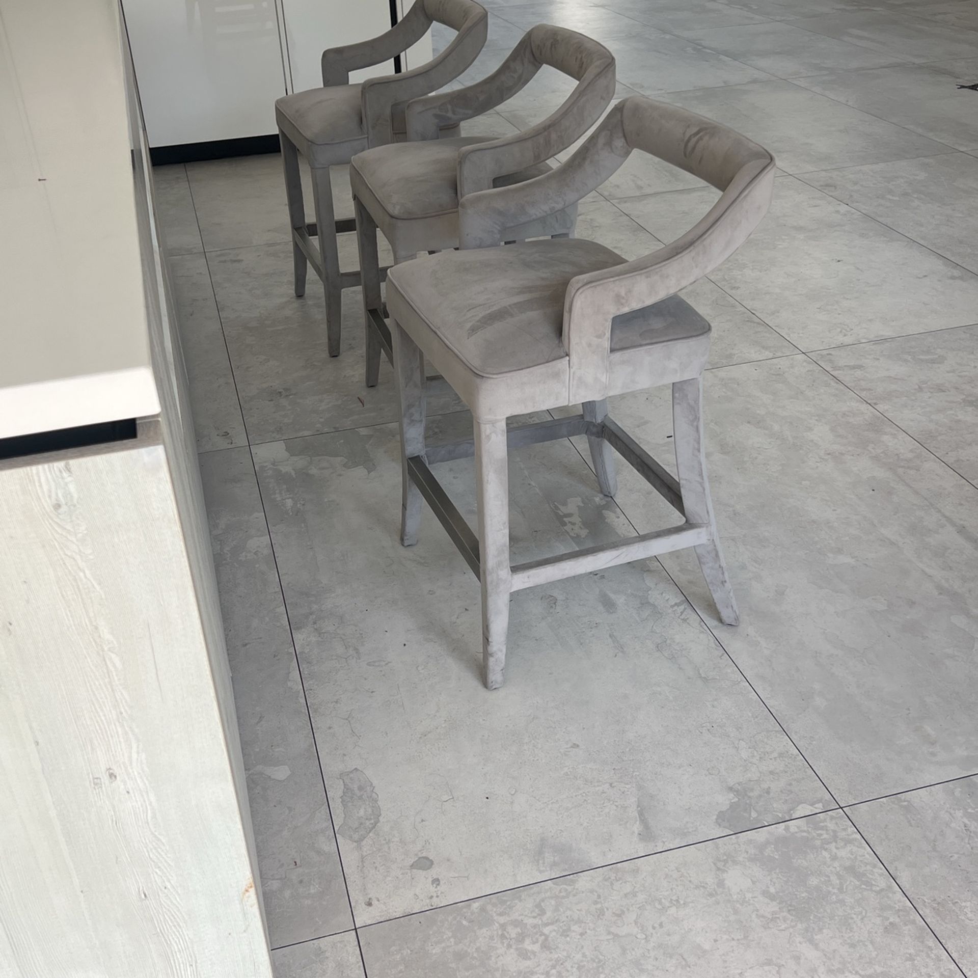 3 TOV Velvet Bar Stools Light Gray 