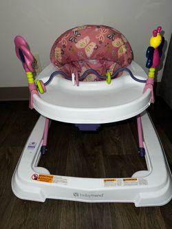 Baby walker feeder