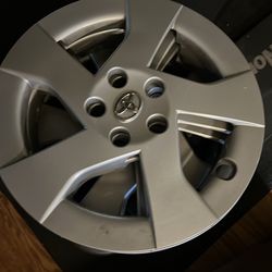 4 2011 Toyota Prius hubcaps