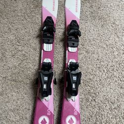 SNOW SKIS