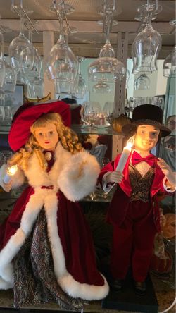 Beautiful animated set of Christmas dolls. Excellent condition .