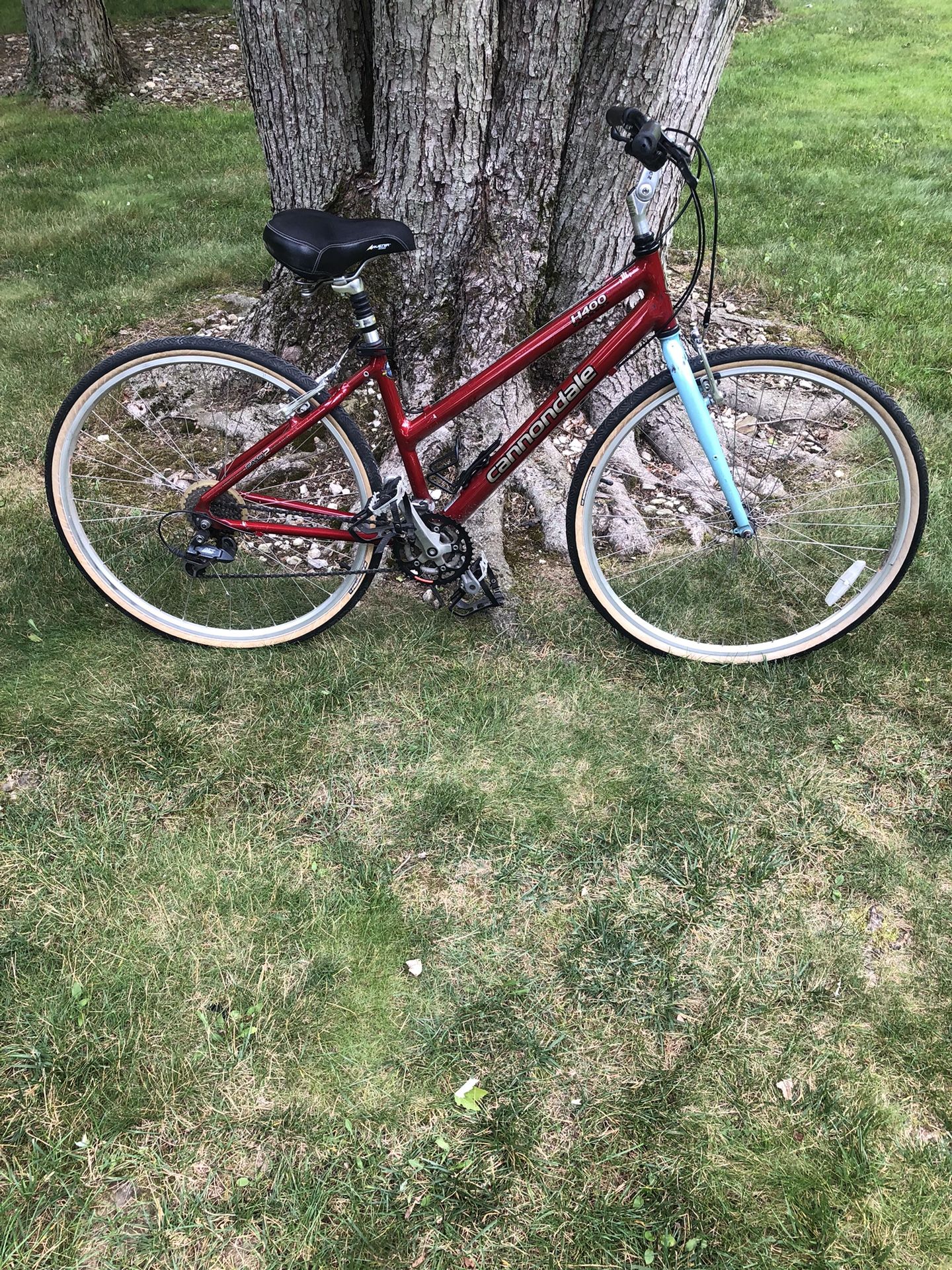28” Hybrid Cannondale Bike 