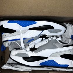 Boys pumas Size 4 Youth 