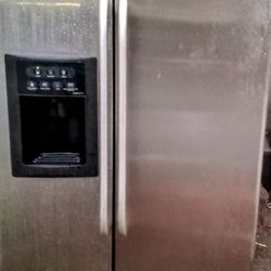 GE Side By Side Refrigerator Stainless And Black