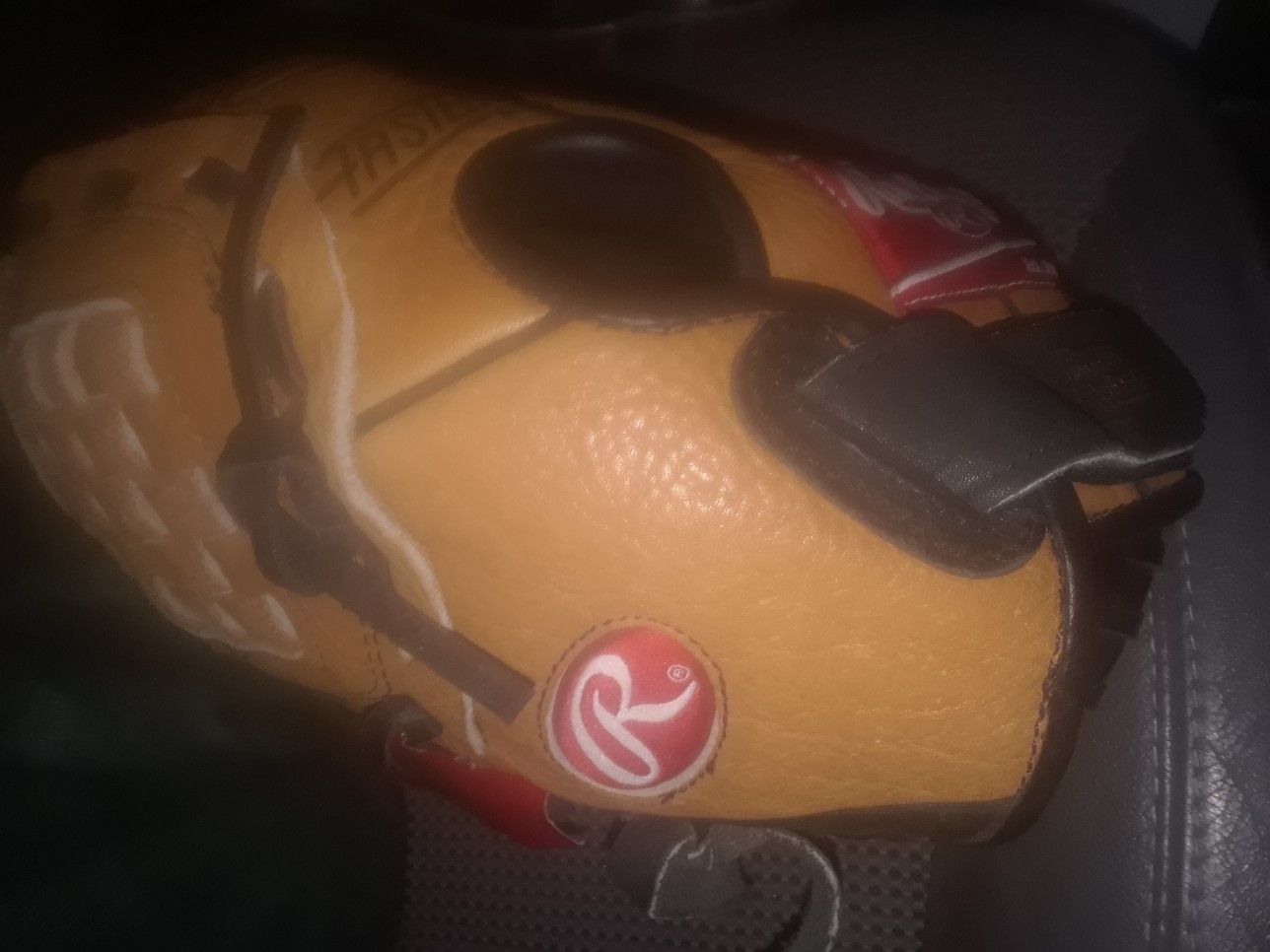 Rawlings left handers glove 12.5