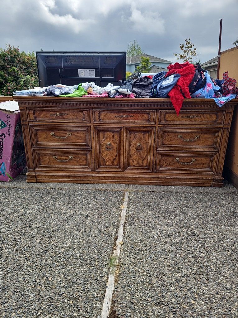 Solid Wood Dresser w/mirror