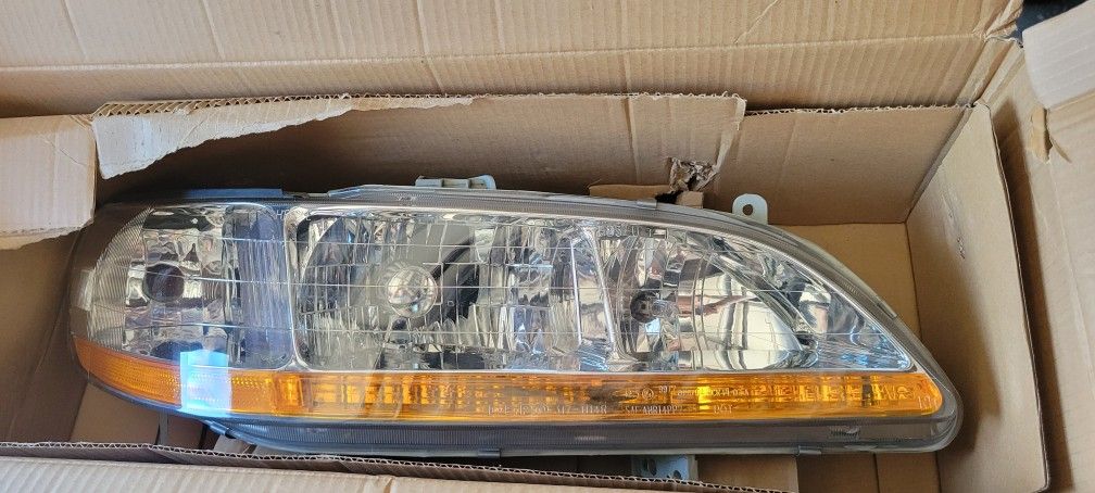 2002 Honda Accord Passenger Headlight