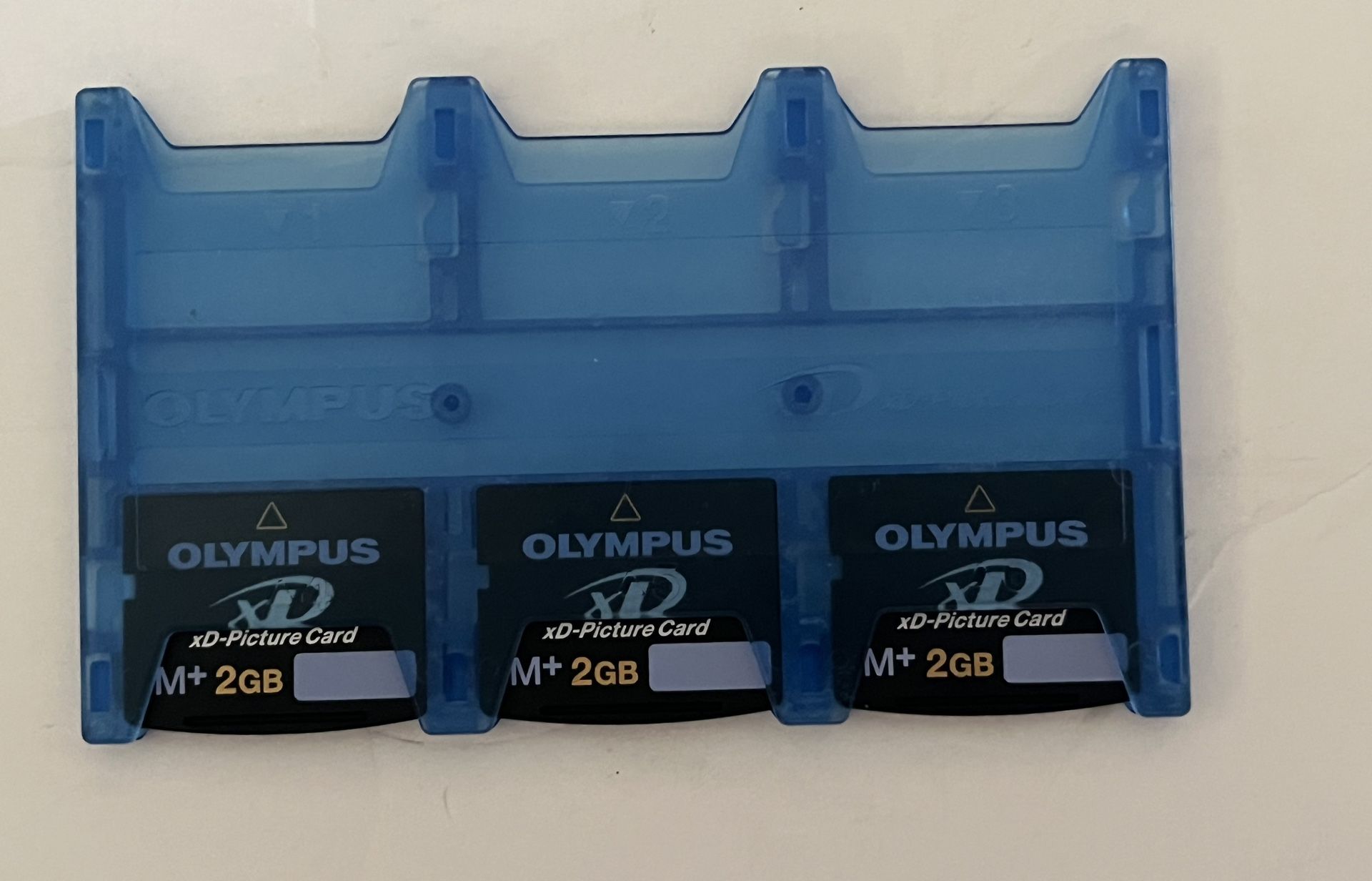 Excellent 3X OLYMPUS 2GB M+ xD-Picture Card w/original olympus blue hold case