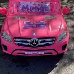 Minnie Mouse 12 Volt Mercedes Power Wheels. Works almost never used