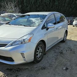 Toyota Prius V 