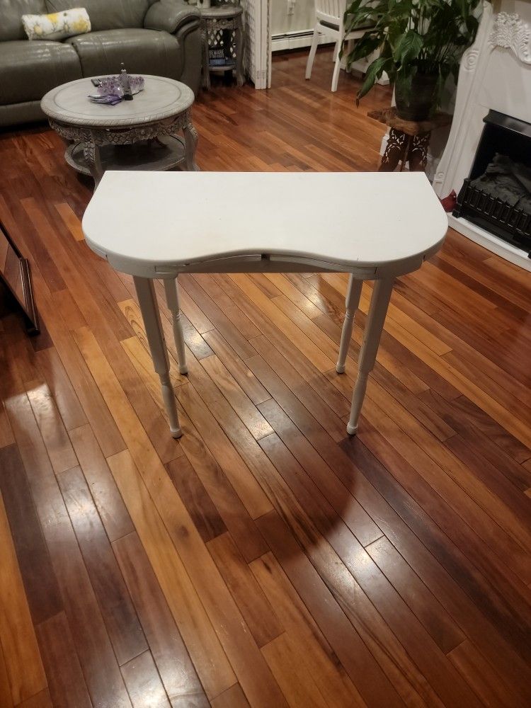 Vintage Kidney Shaped Table Vanity - White