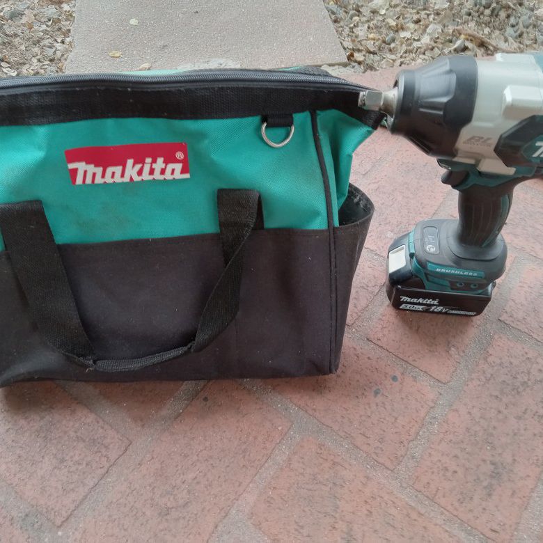 Makita Impact Wrench 1/2" W/ Bag And Batteries