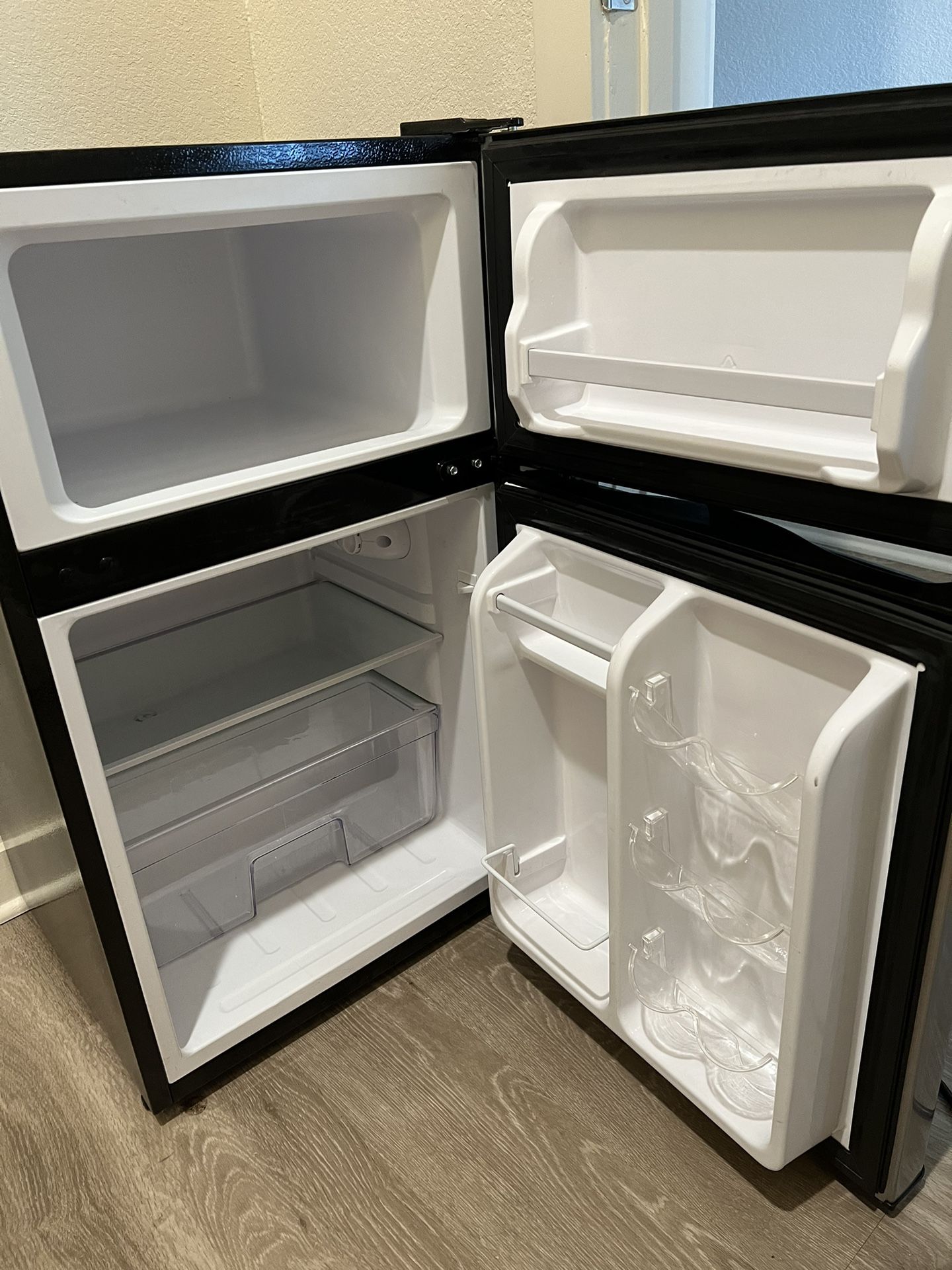 Mini refrigerator