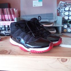 Jordans Bred 11s men's size 9 1/2