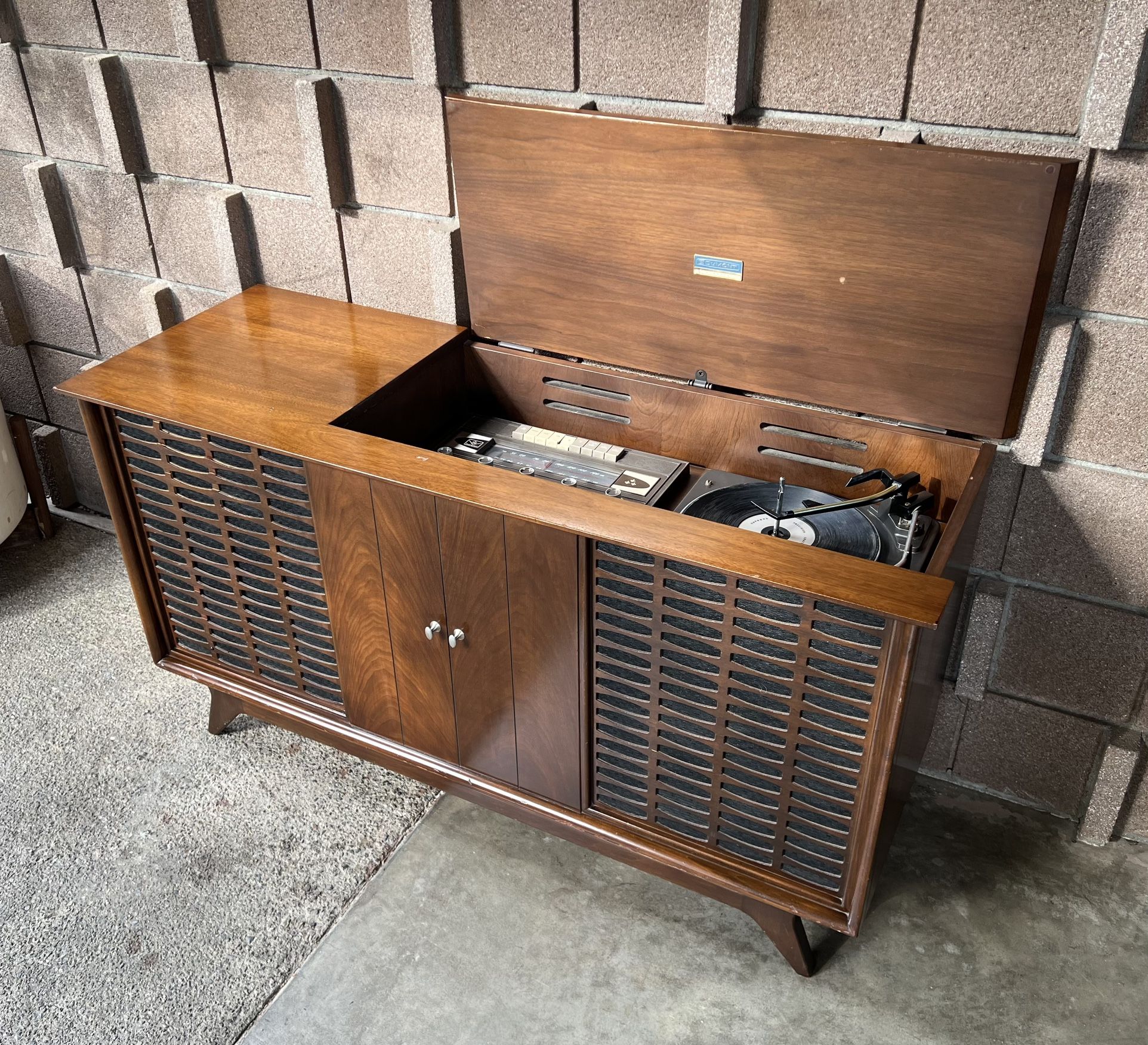 Mid Century Modern Dumont Stereo Console / Cabinet