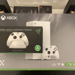 Xbox Series X 1TB Robot White Digital + Razer Charging Stand