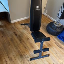 Adjustable sit-up bench