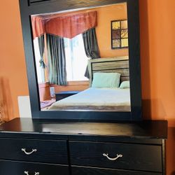 6-drawer Dresser with Mirror + 2 Matching Might Stands