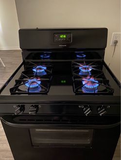 Frigidaire Black Gas Range Stove / Oven