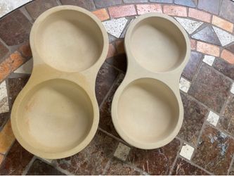 Two pampered chef stoneware AA cooker