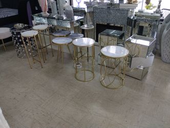 Lots of decor available