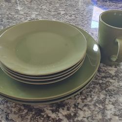 Olive Green Plate Set