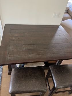 Foldable table with barstools