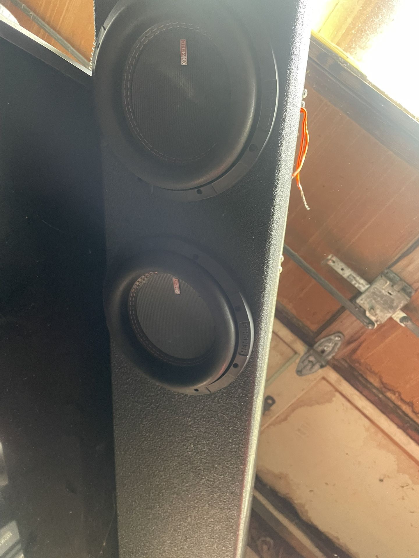 Two 8 Inch Mojos In Qbomb Underseat Box With4000 Watt Amp