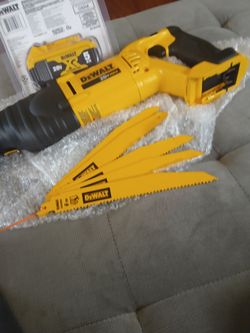 20v Dewalt Reciprocating saw And battery 5.0ah And 5 blede