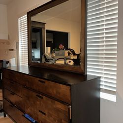 Dresser with mirror + matching nightstand