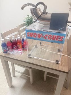 Snow cone machine