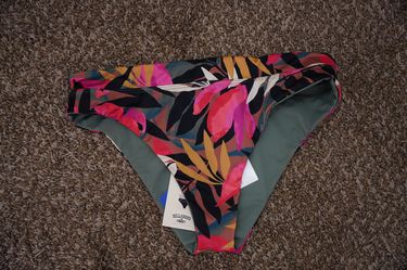 NWT Billabong Bikini Bottom Medium