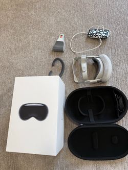 Apple Vision Pro 256GB 1st Gen