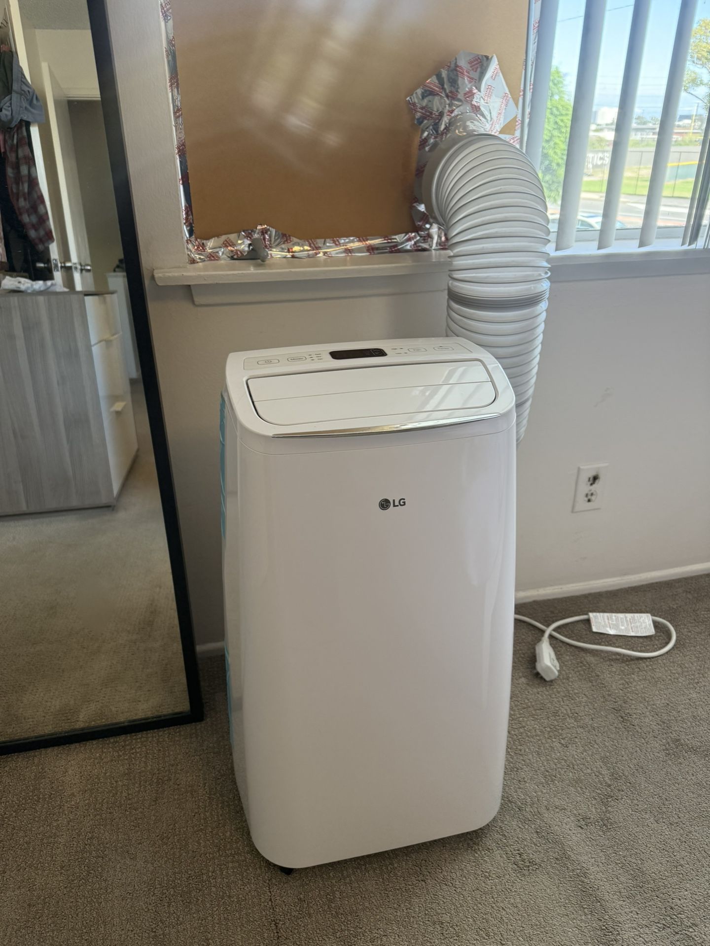 LG Portable Air Conditioner AC unit (comes with panels not photo here)
