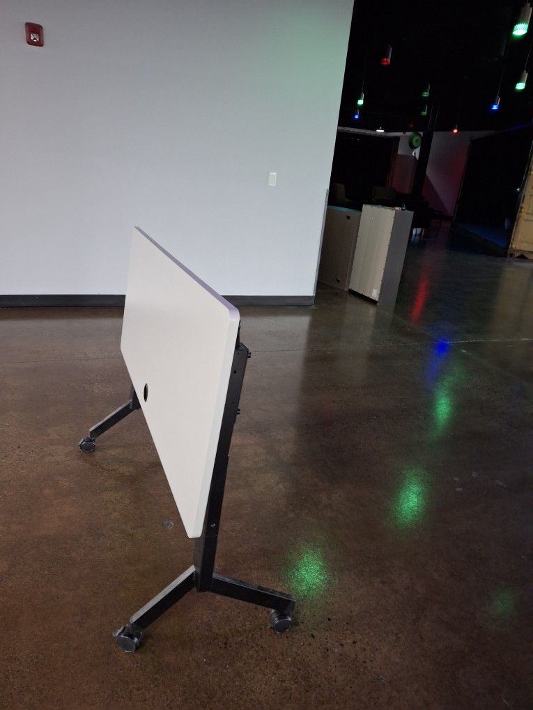 Flip And Stow Rolling Work Table 