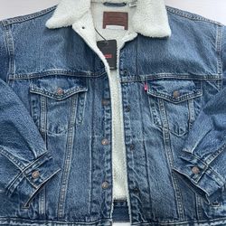 90’s Vintage Style Trucker Levi Strauss & CO. Jacket Denim With Sherpa Lining. Machine Washable Size Is Medium For Women Or Men. Unisex Jacket Pick Up