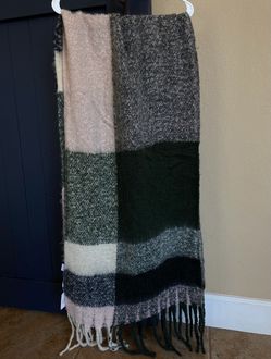 🧣❄️ NEW with Tag Soft James Lakeland Original USA Green Cream Pink Fringe Scarf