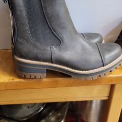 New Womens Boots Size 10 Gray 