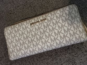 Micheal Kors Wallet